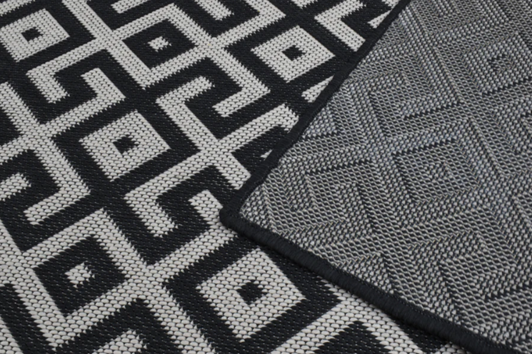 MBINGA RUG - BLACK